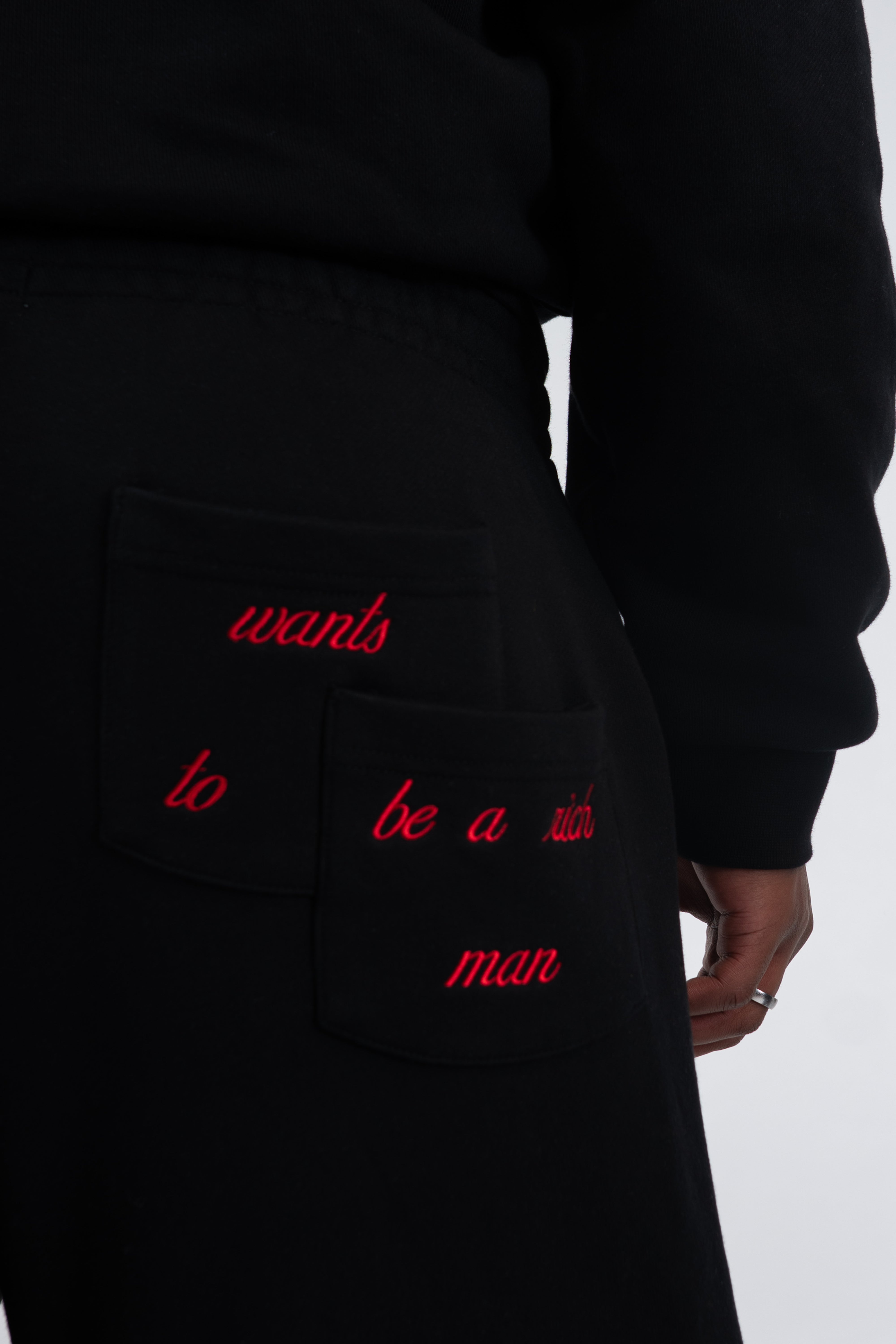BLACK TEAR-OFF JOGGER